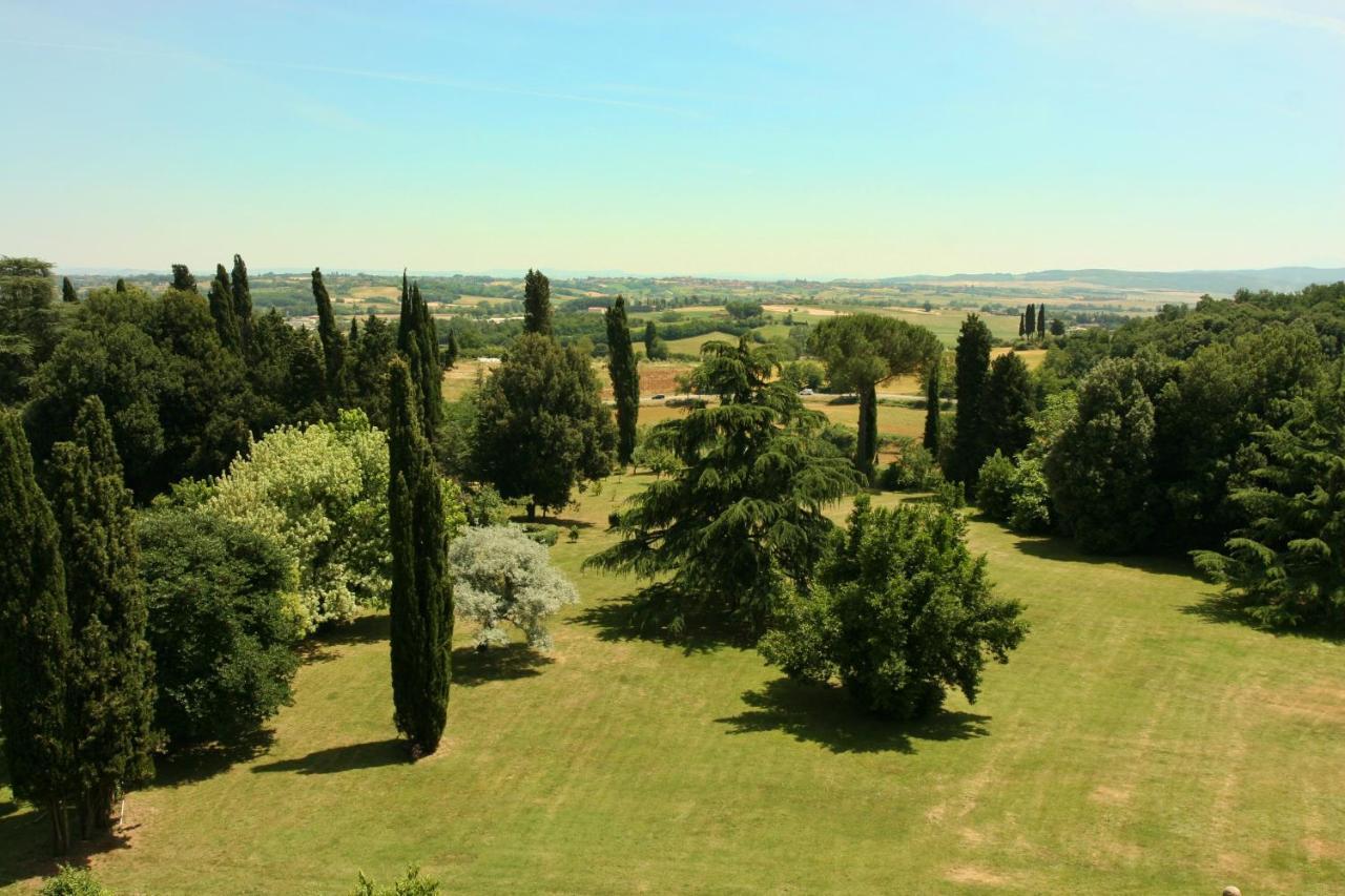Castello Di Sovicille - Residenza D'Epoca Bed & Breakfast Bagian luar foto