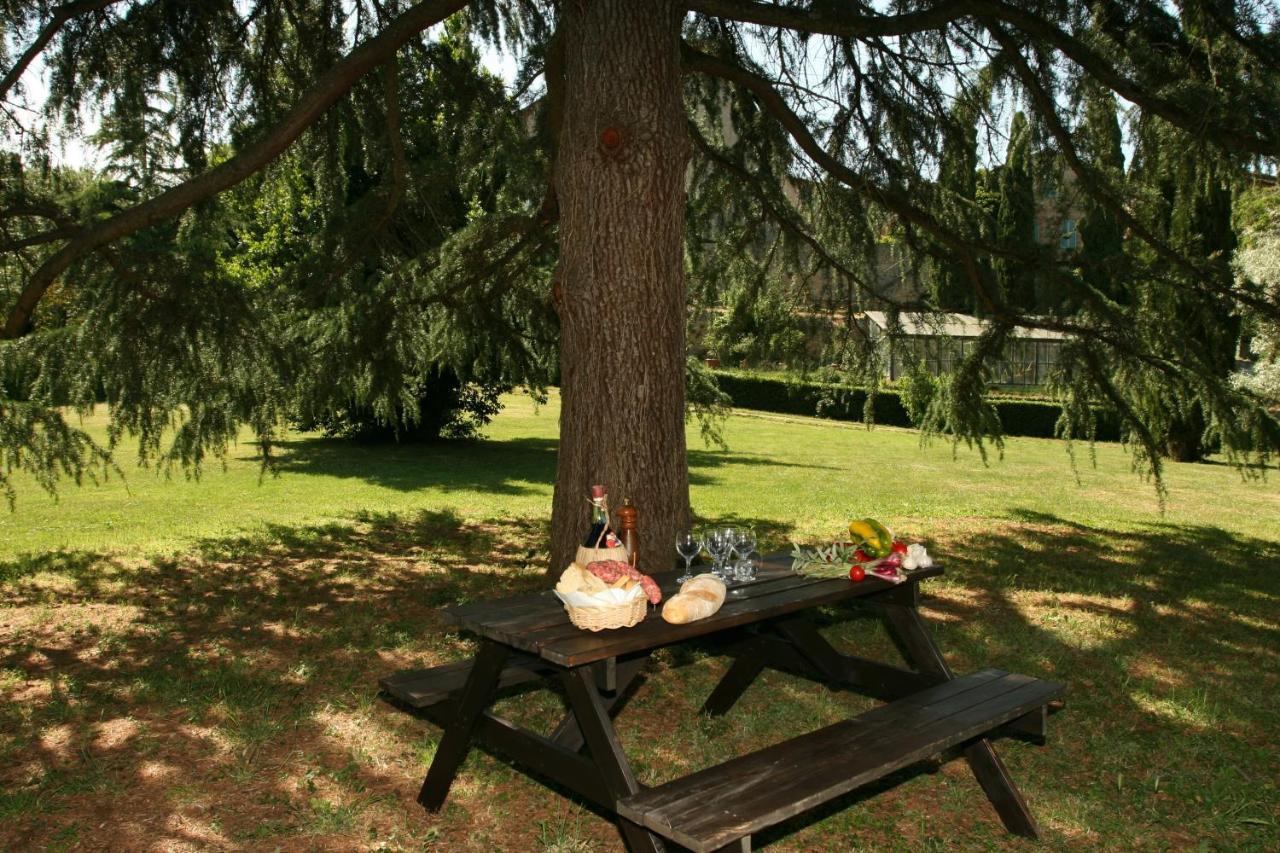 Castello Di Sovicille - Residenza D'Epoca Bed & Breakfast Bagian luar foto