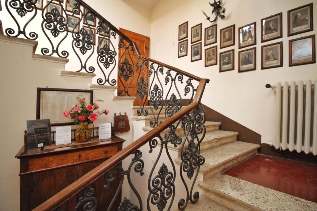 Castello Di Sovicille - Residenza D'Epoca Bed & Breakfast Bagian luar foto